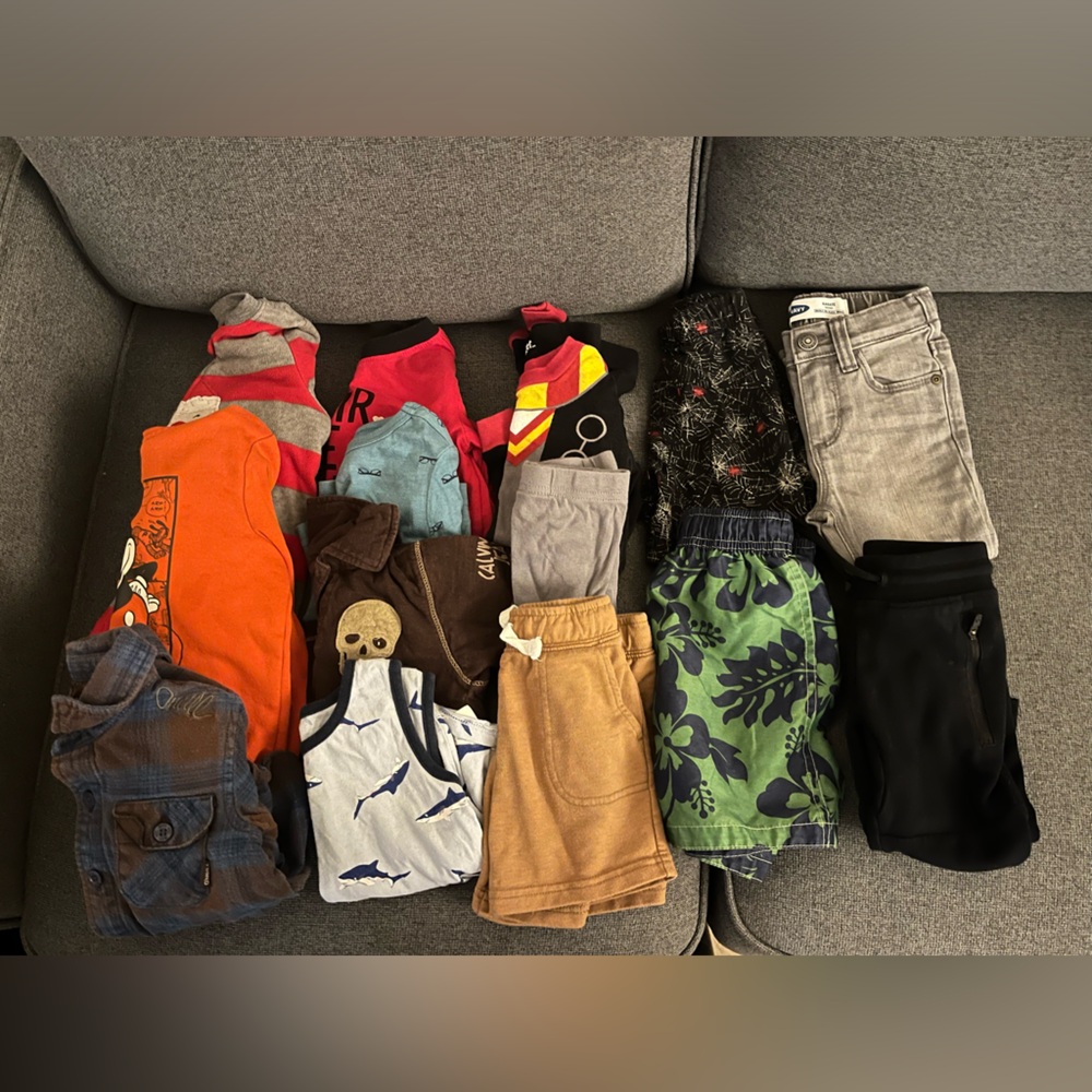 Lot Of Toddle Boy Clothes 2T (15 Pieces )